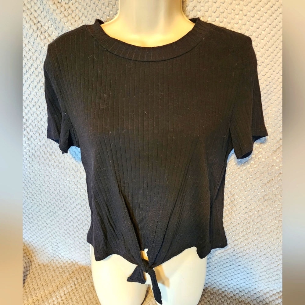 Black ribbed crop top Size Large